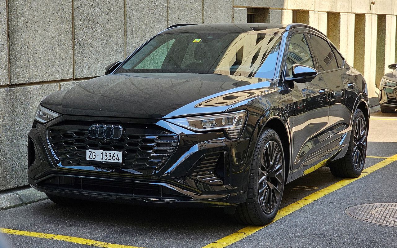 Audi Q8 e-tron 2025 luxury rental Istanbul black