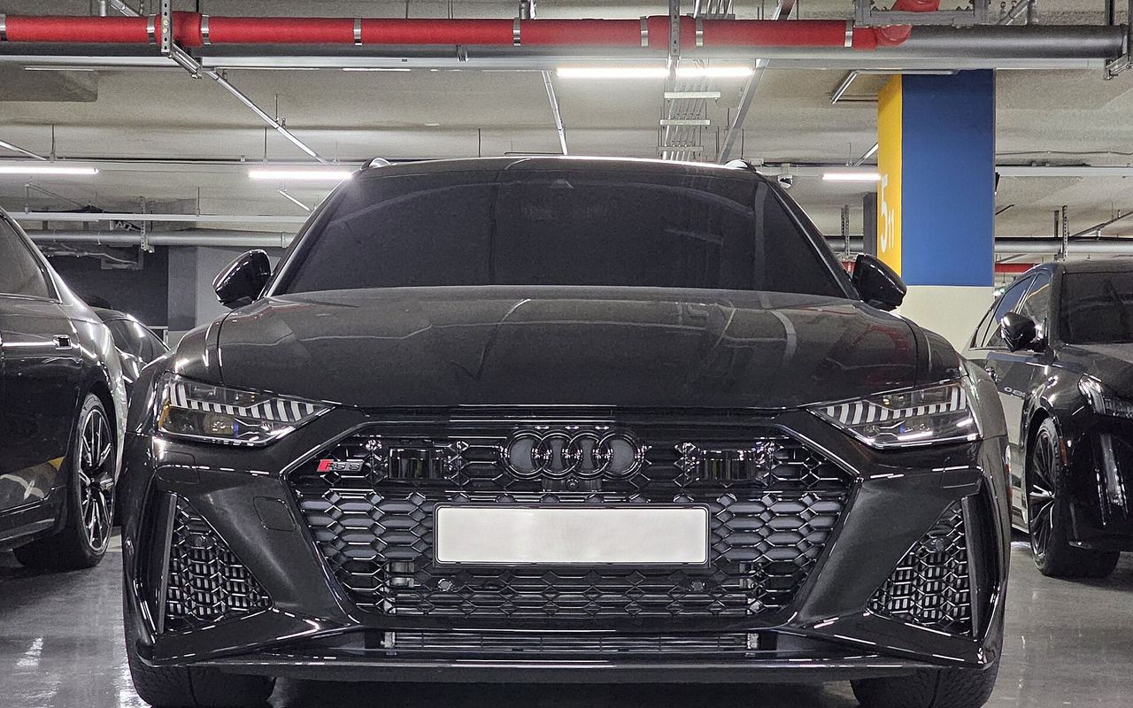 Audi RS Models 2025 luxury rental Istanbul black