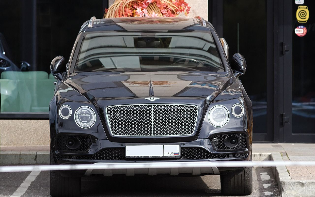 Bentley Bentayga 2025 luxury rental Istanbul black