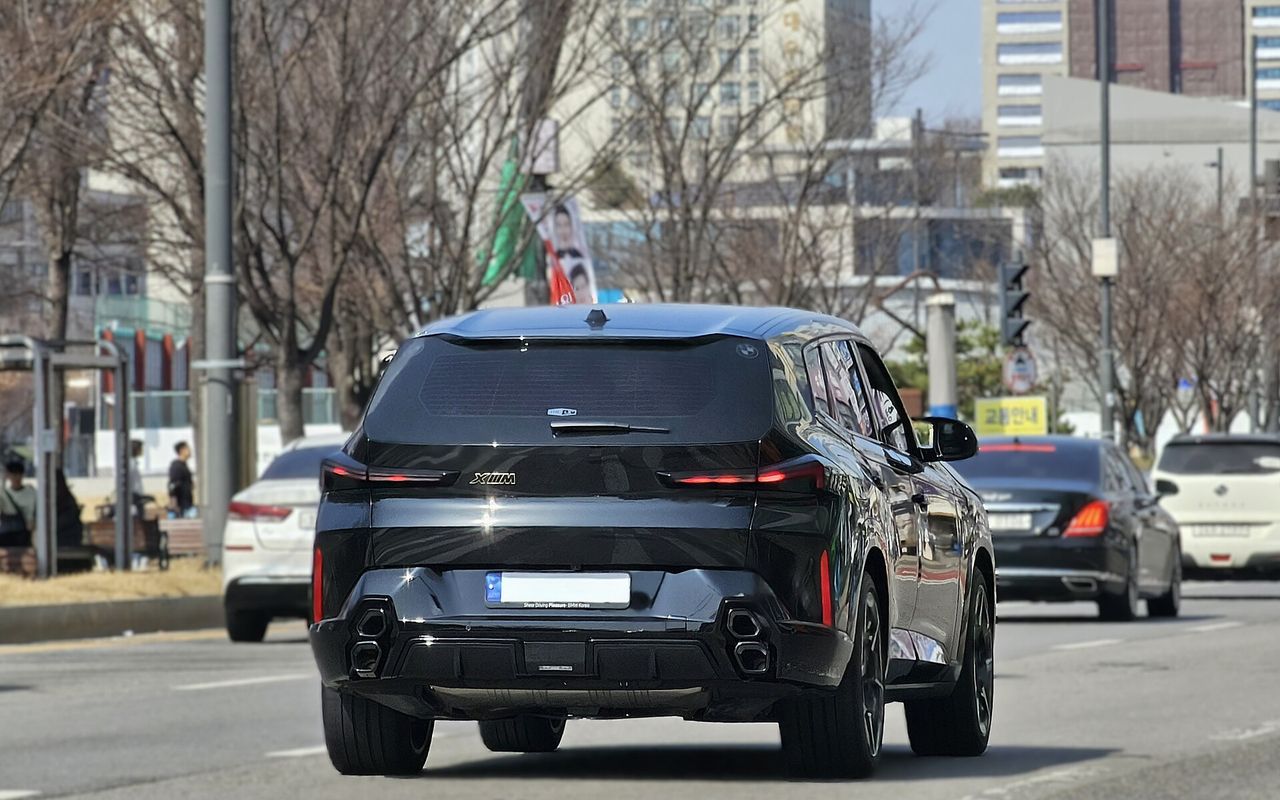 BMW XM 2025 luxury rental Istanbul black