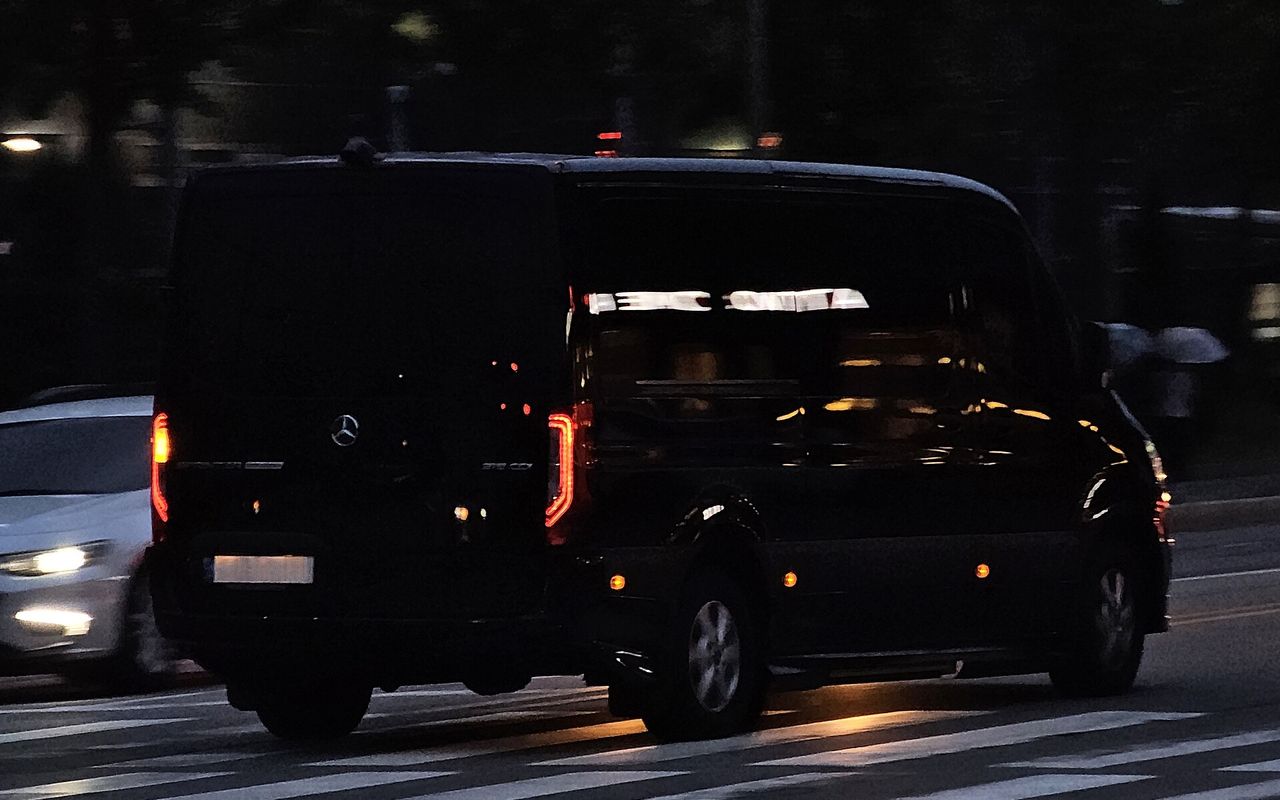 Executive Shuttle 2025 luxury rental Istanbul black