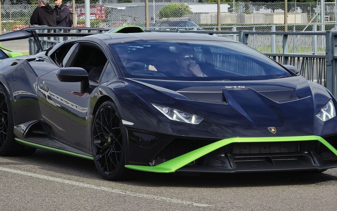 Lamborghini 2025 luxury rental Istanbul black