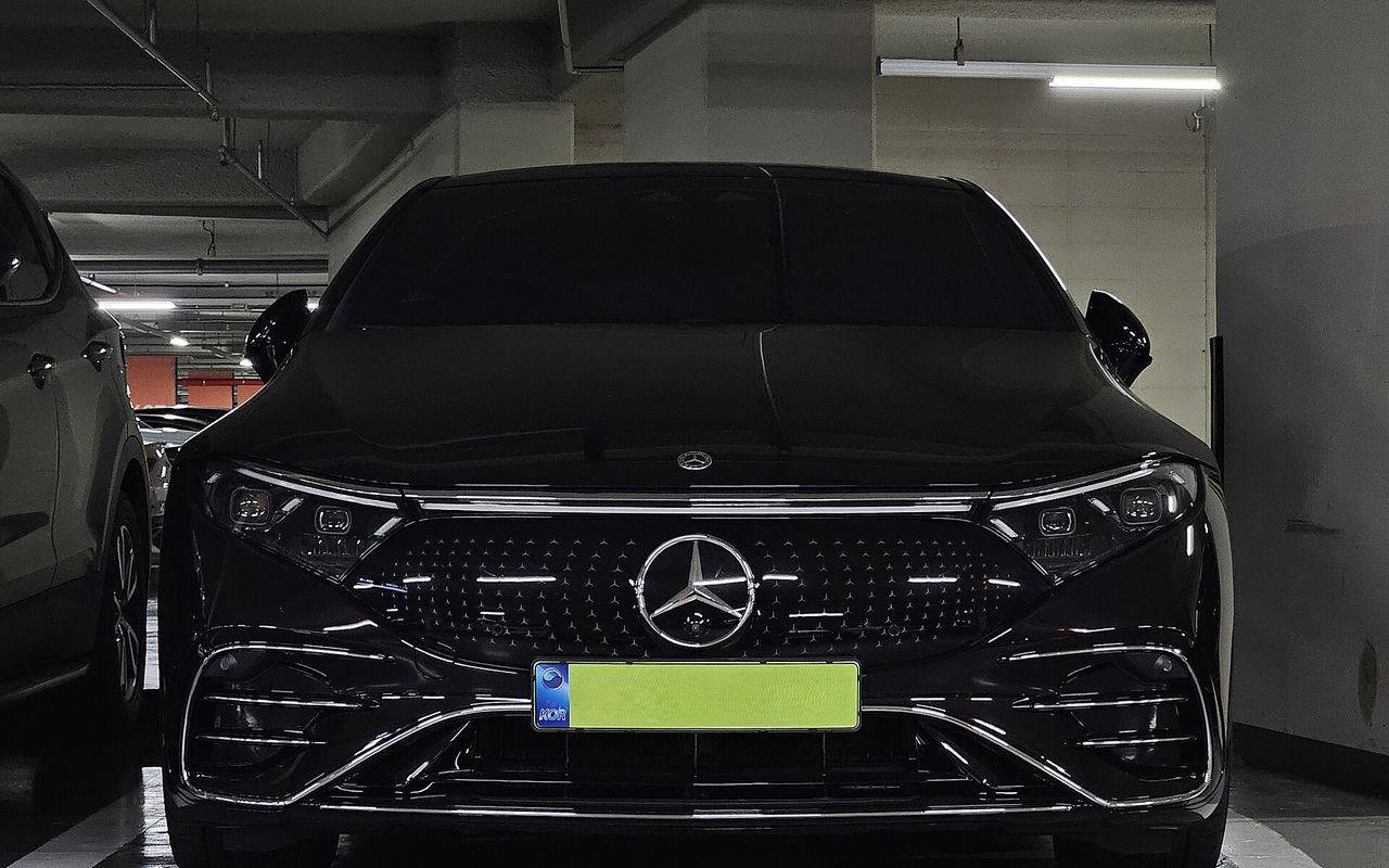 Mercedes EQS 2025 luxury rental Istanbul black