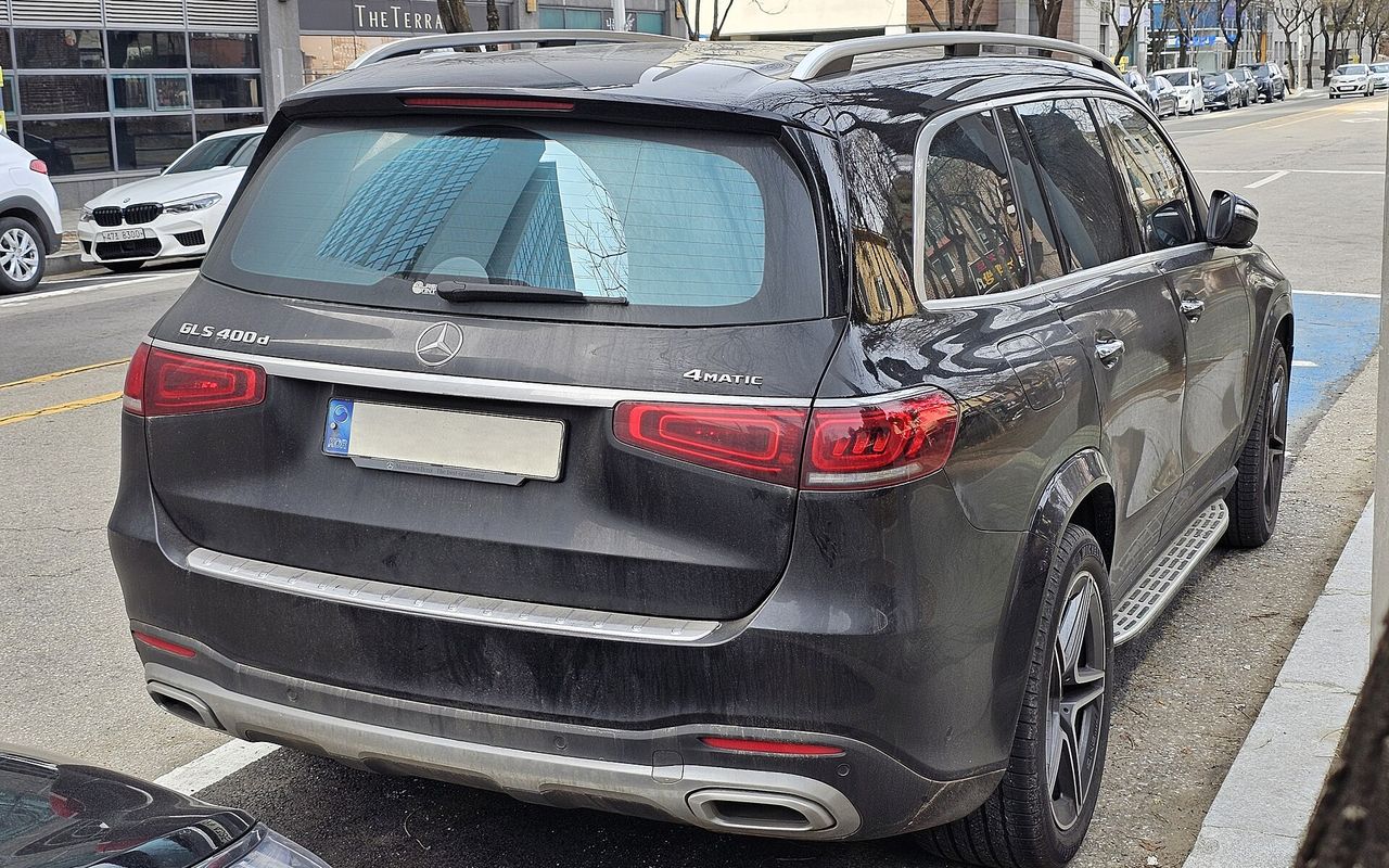 Mercedes GLS 2025 luxury rental Istanbul black