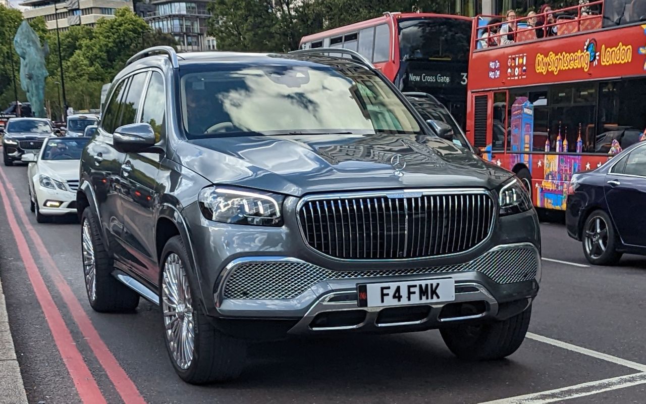 Mercedes Maybach GLS 600 2025 luxury rental Istanbul black