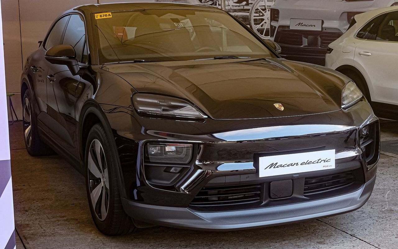 Porsche Macan Electric 2025 luxury rental Istanbul black