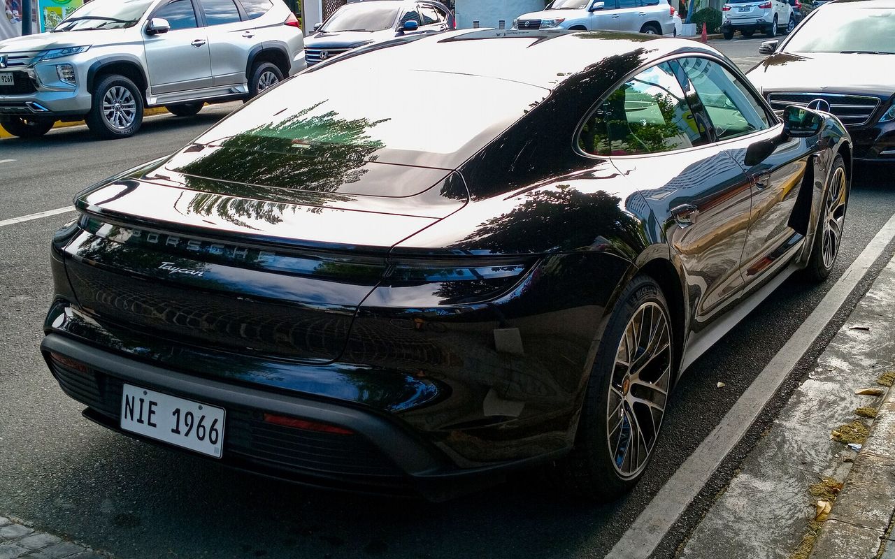 Porsche Taycan 2025 luxury rental Istanbul black