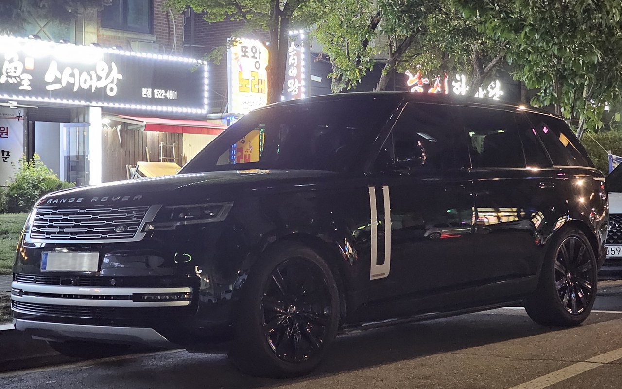 Range Rover Collection 2025 luxury rental Istanbul black