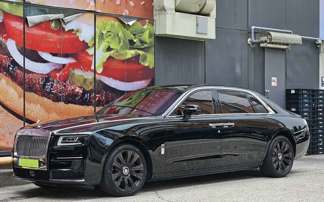 Rolls-Royce Ghost 2025 luxury rental Istanbul black