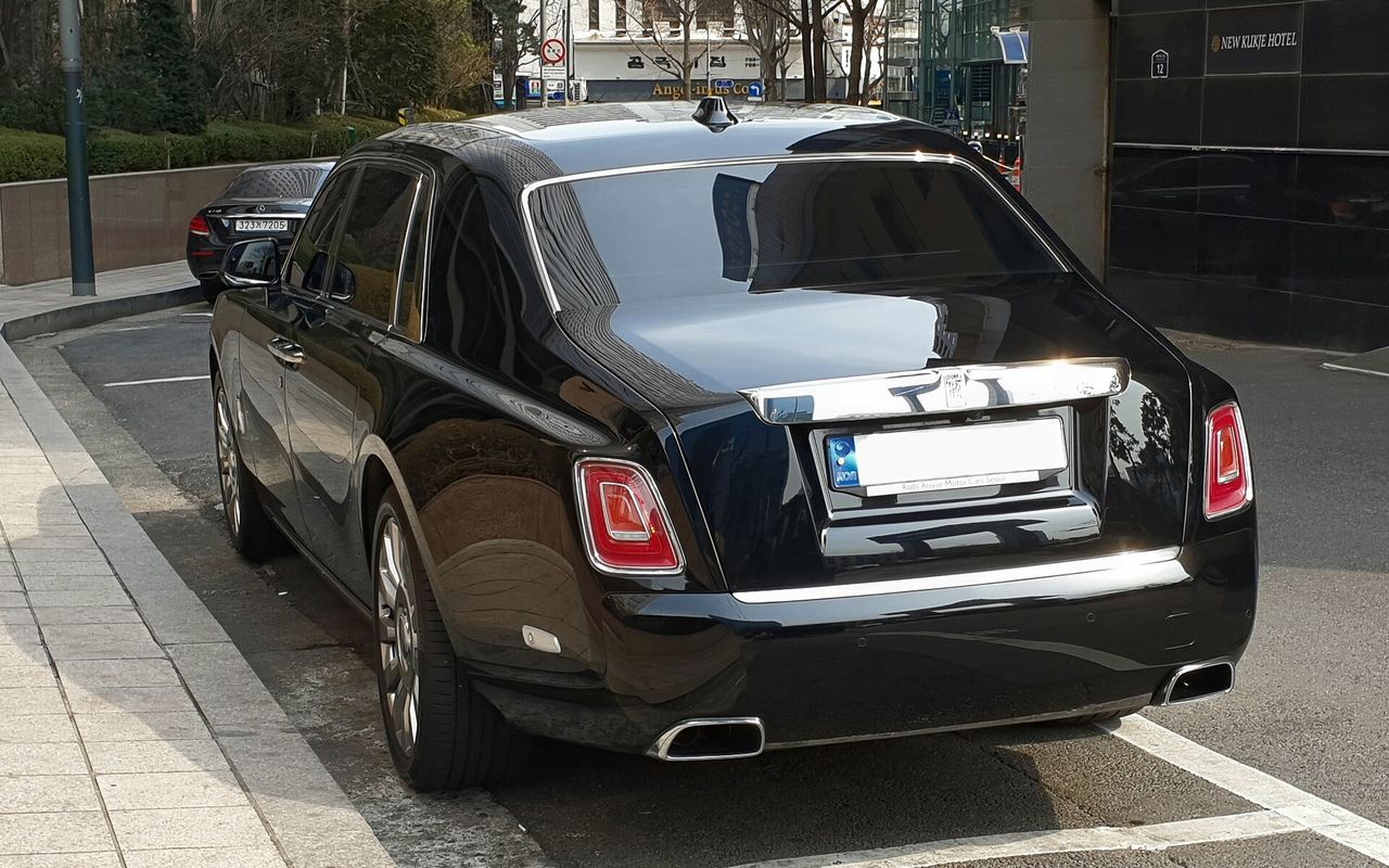 Rolls-Royce Collection 2025 luxury rental Istanbul black