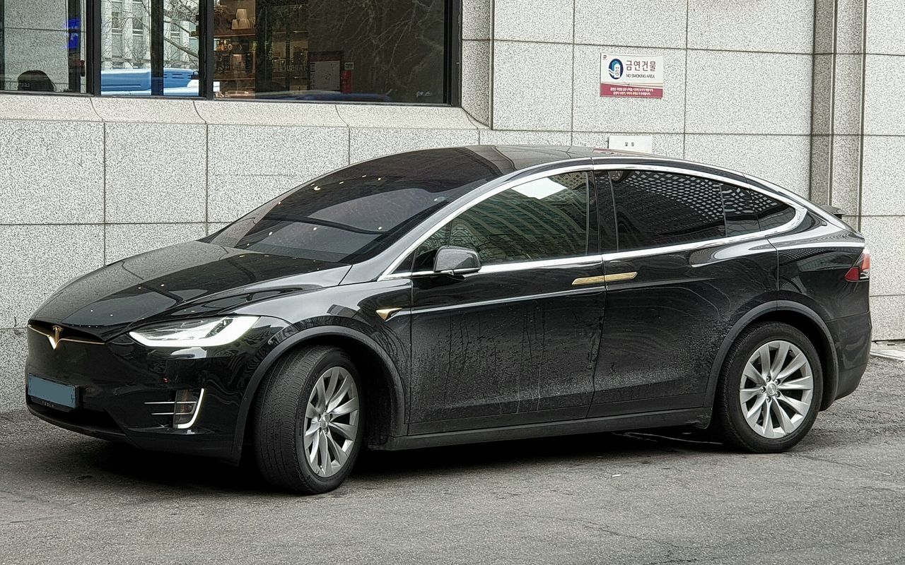 Tesla Model X 2025 luxury rental Istanbul black