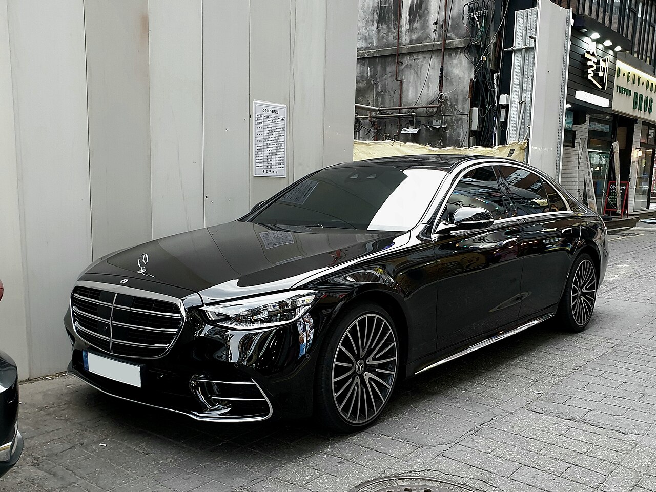 Mercedes S-Class latest model black luxury rental Istanbul
